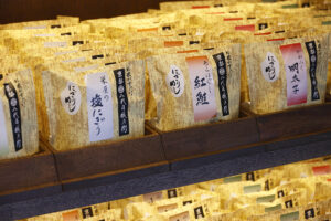 「OMOYA」にて、「にぎりめし」販売、「精米量り売り」を開始しました